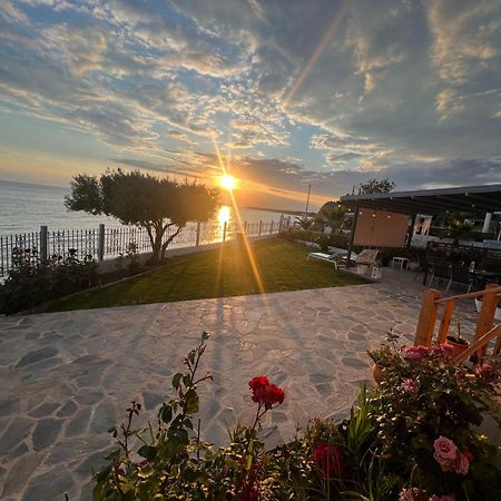 Beachfront Villa Athina Vergia Buitenkant foto