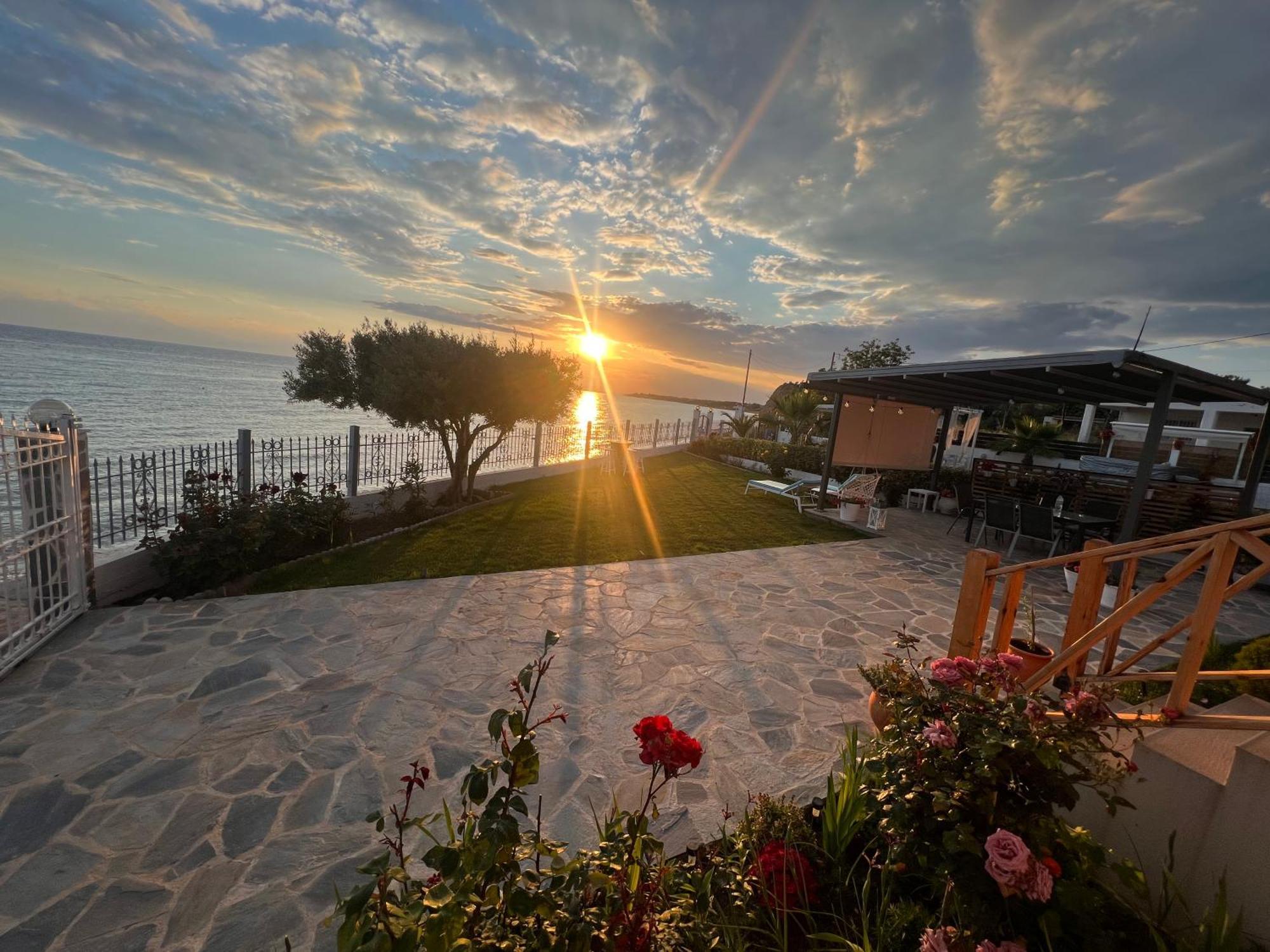 Beachfront Villa Athina Vergia Buitenkant foto